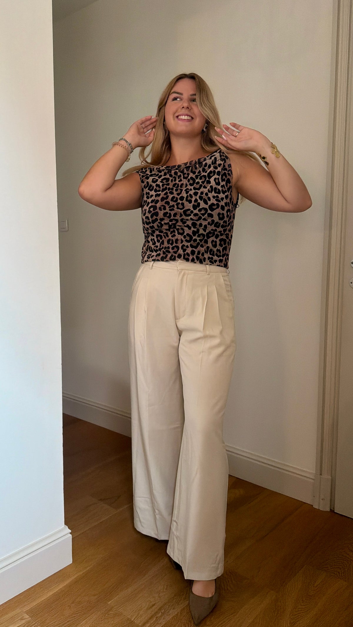 PANTALON À PINCES DROIT BEIGE – SOFIA