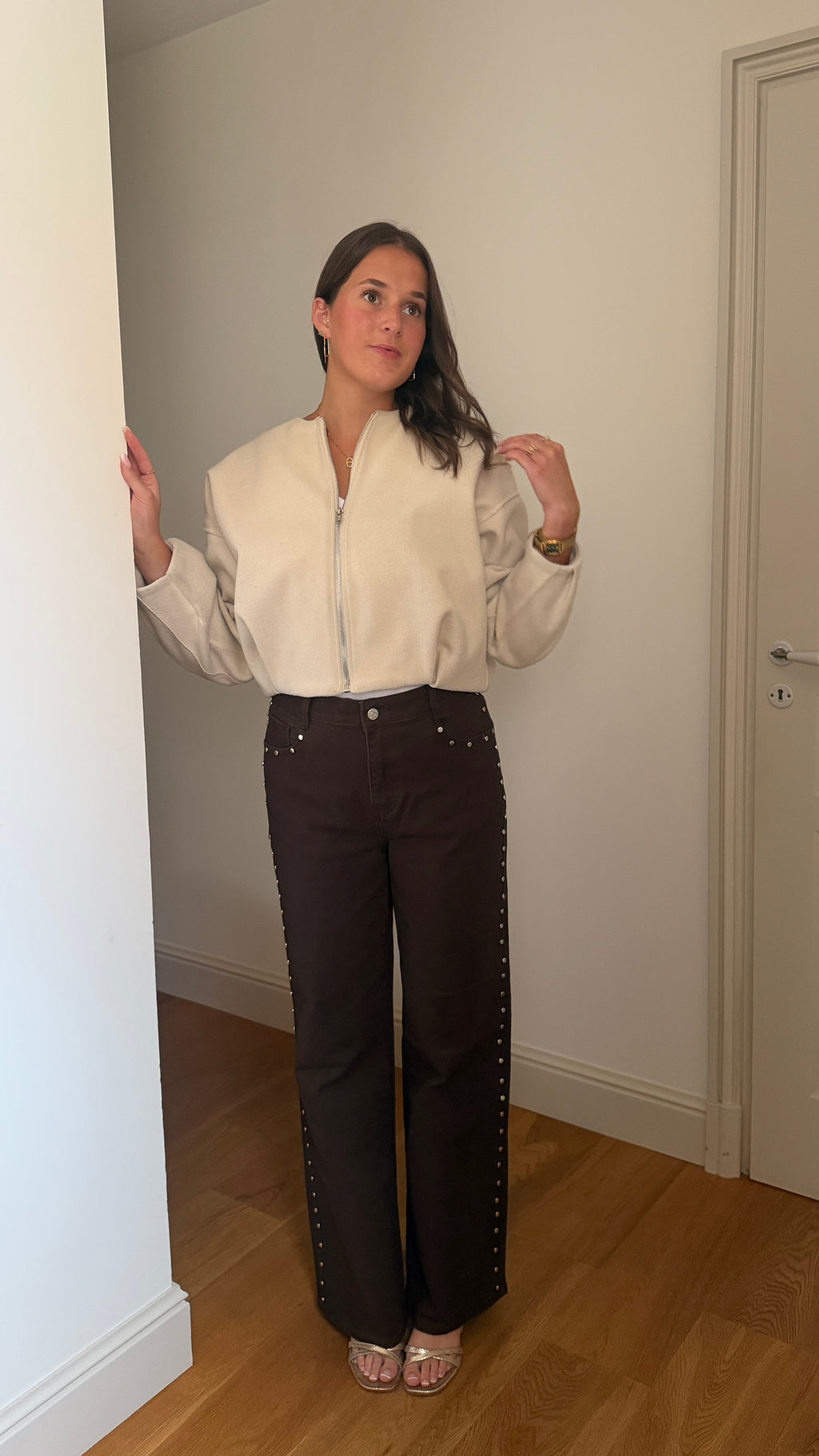 JEAN WIDE LEG CLOUTÉ MARRON - JULIA