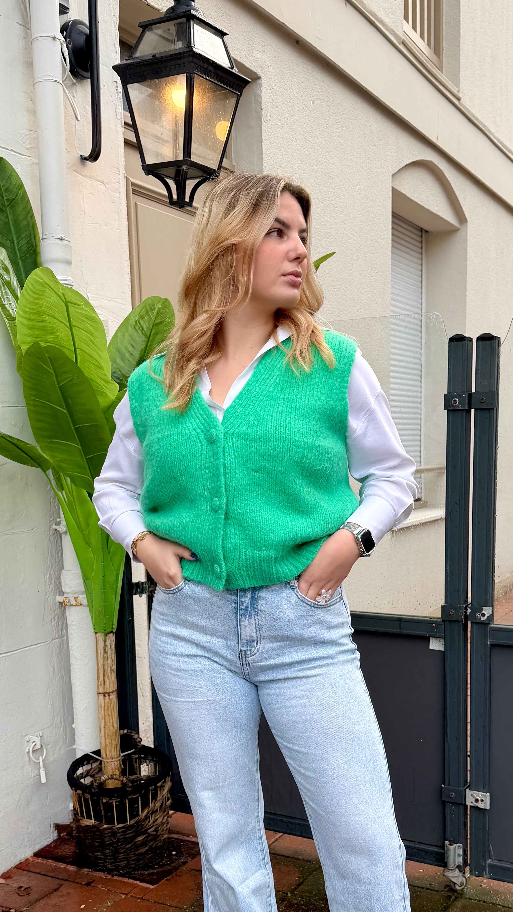 PULL SANS MANCHE VERT- MAÉ