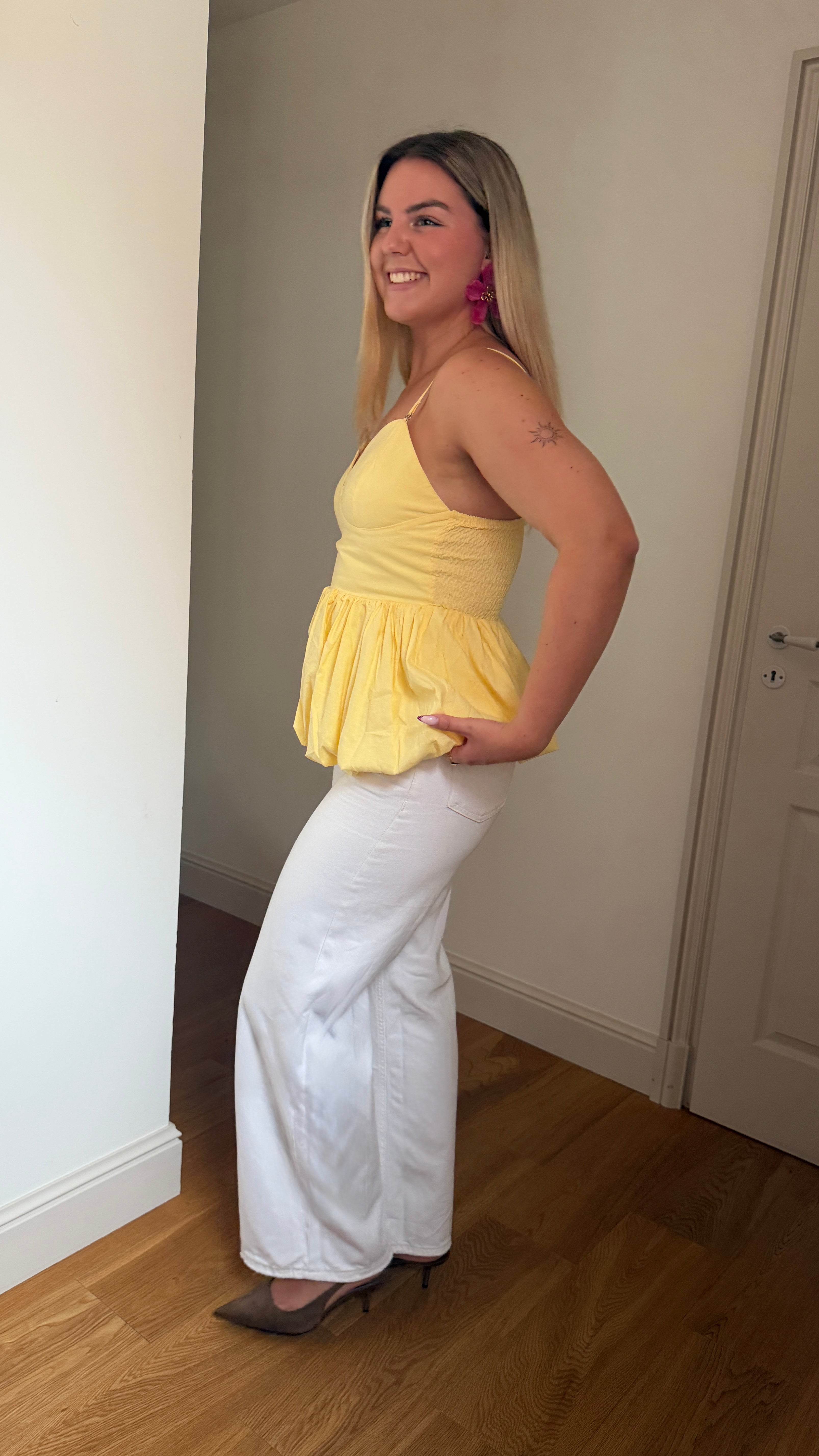 TOP PÉPLUM JAUNE - ANGÈLE