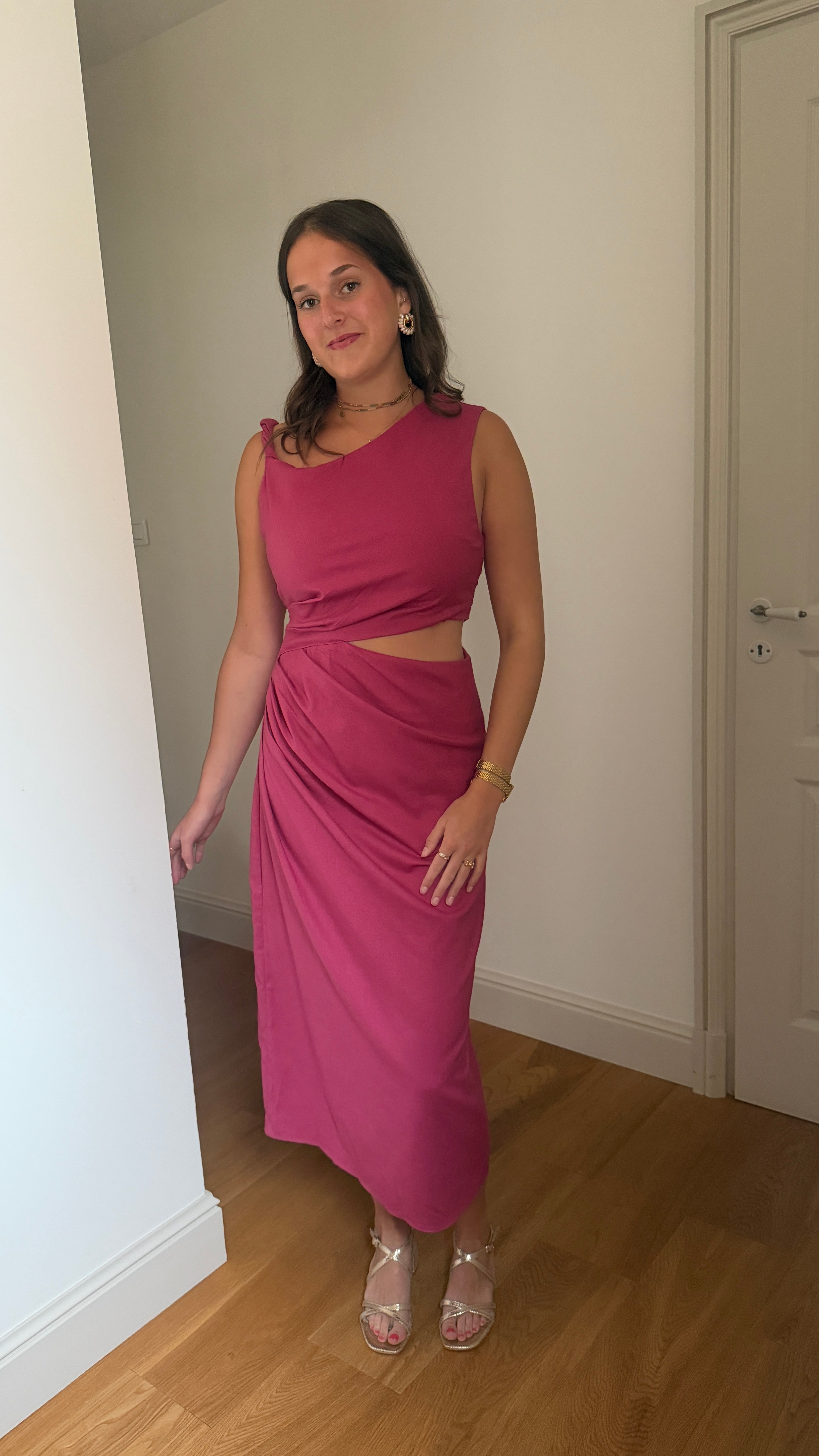 ROBE LONGUE ASYMÉTRIQUE À DÉCOUPE FRAMBOISE - ÉVIE